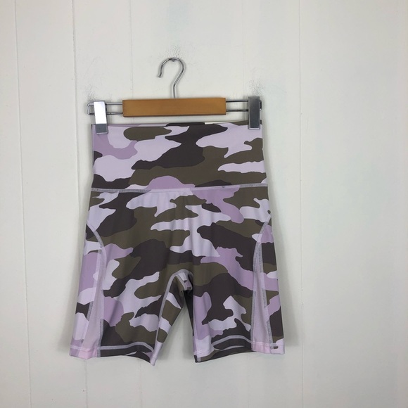 NWT Offline by Aerie Pink Camo Bike Shorts Sz M - Picture 1 of 6